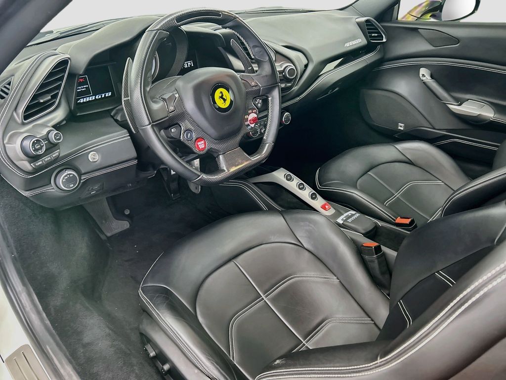 Used 2018 Bianco Avus Ferrari  image 9