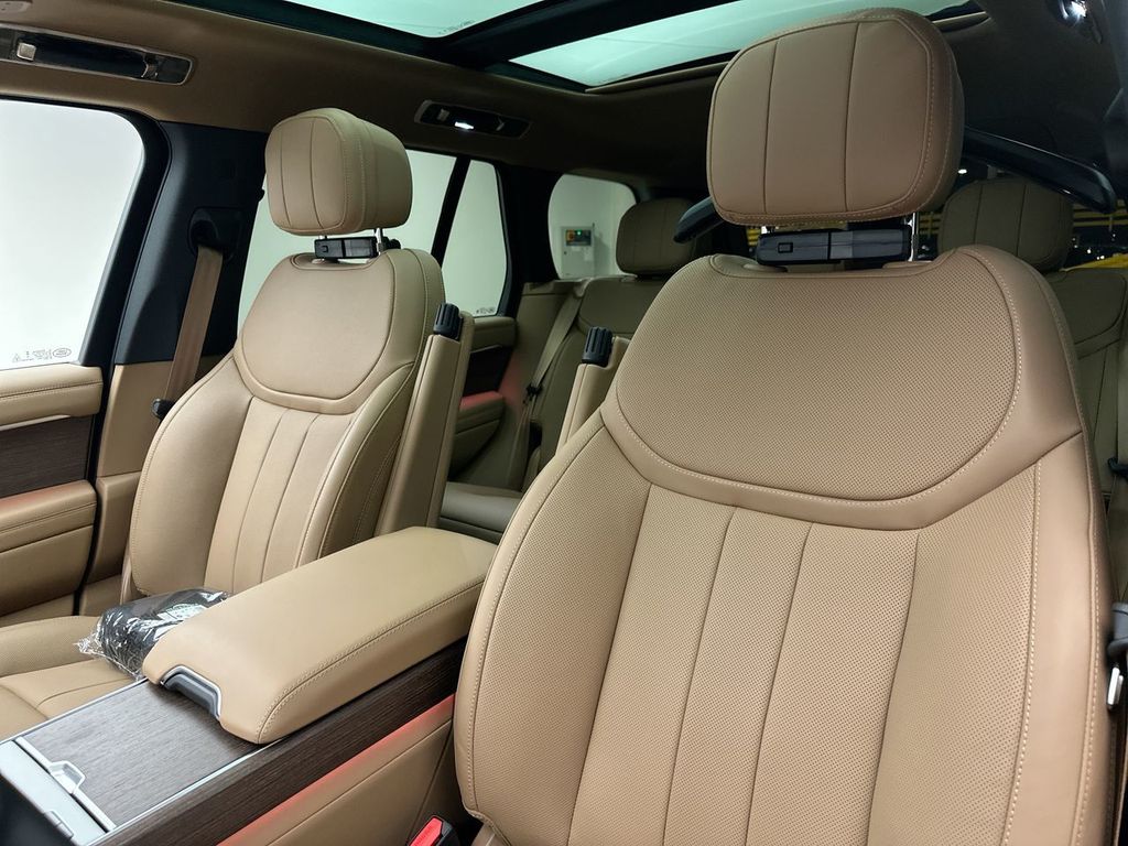 Thumbnail: 2026 Land Rover Range Rover - 10