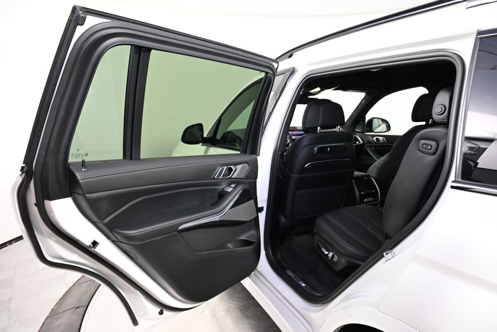 2023 BMW X7 xDrive40i 23