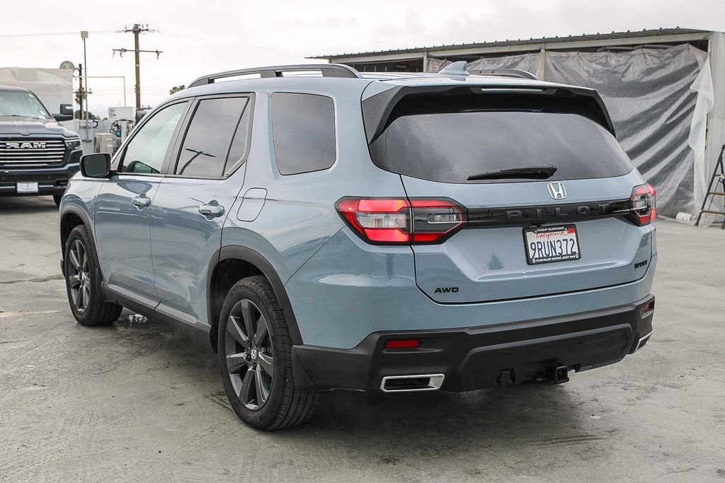 View vehicle photo 7