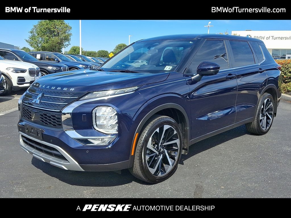 Thumbnail: 2023 Mitsubishi Outlander - 1