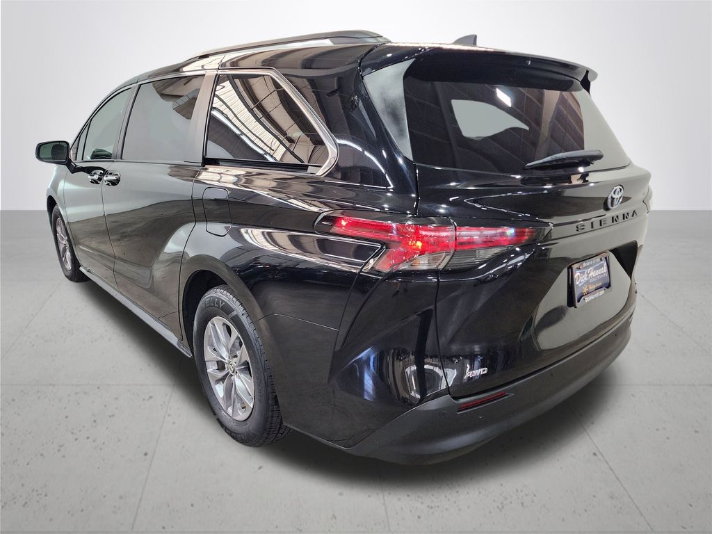 2022 Toyota Sienna XLE