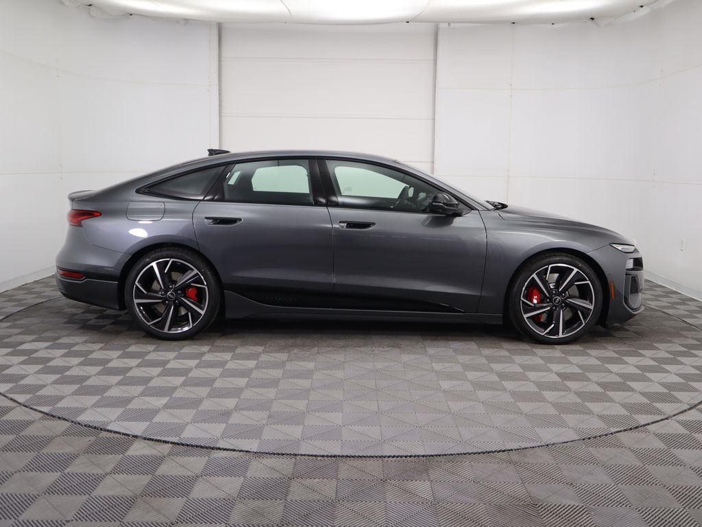 Thumbnail: 2025 Audi S6 - 4