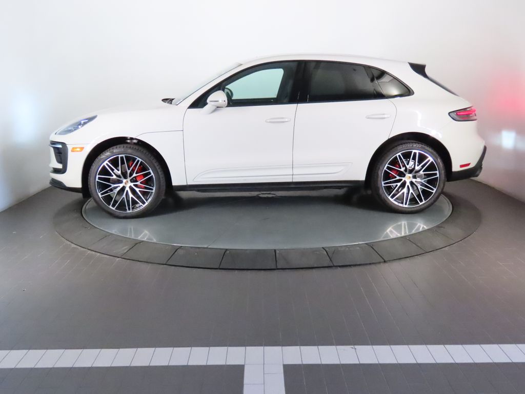 Thumbnail: 2023 Porsche Macan - 2