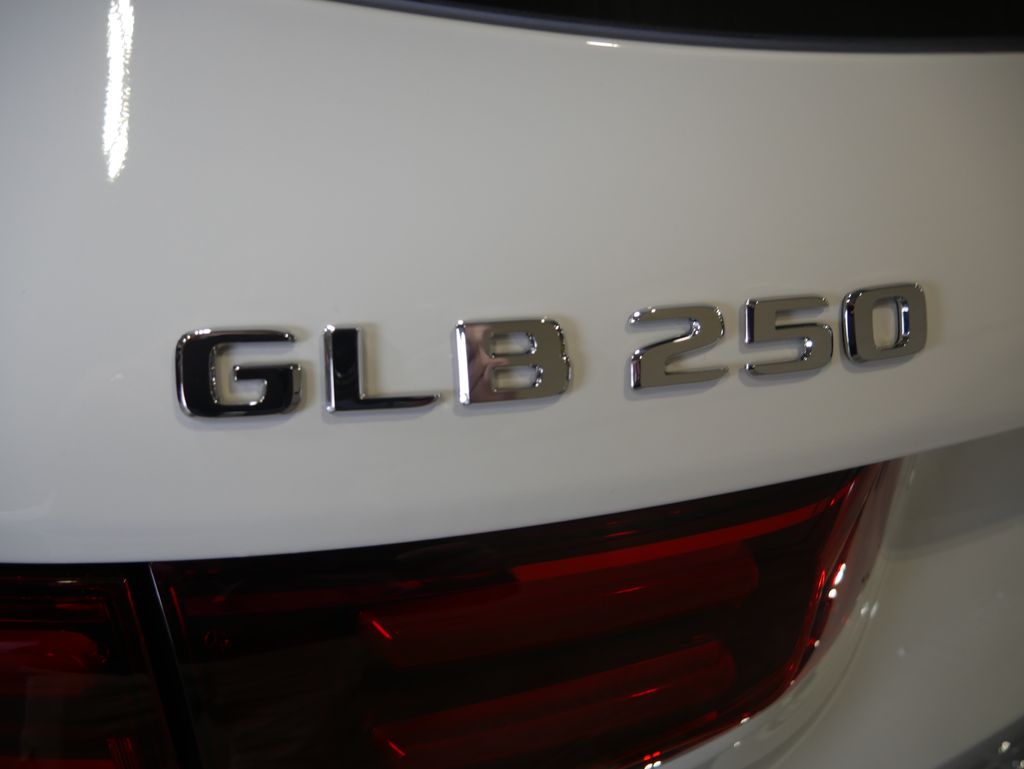 Thumbnail: 2026 Mercedes-Benz GLB - 9