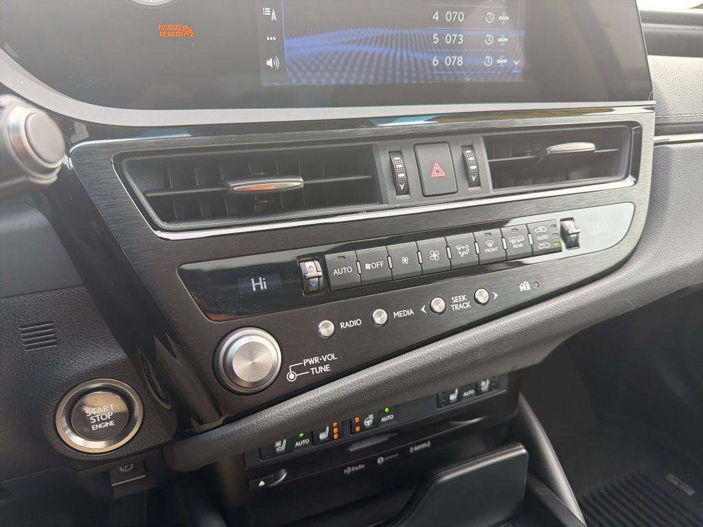 Thumbnail: 2022 Lexus ES - 31