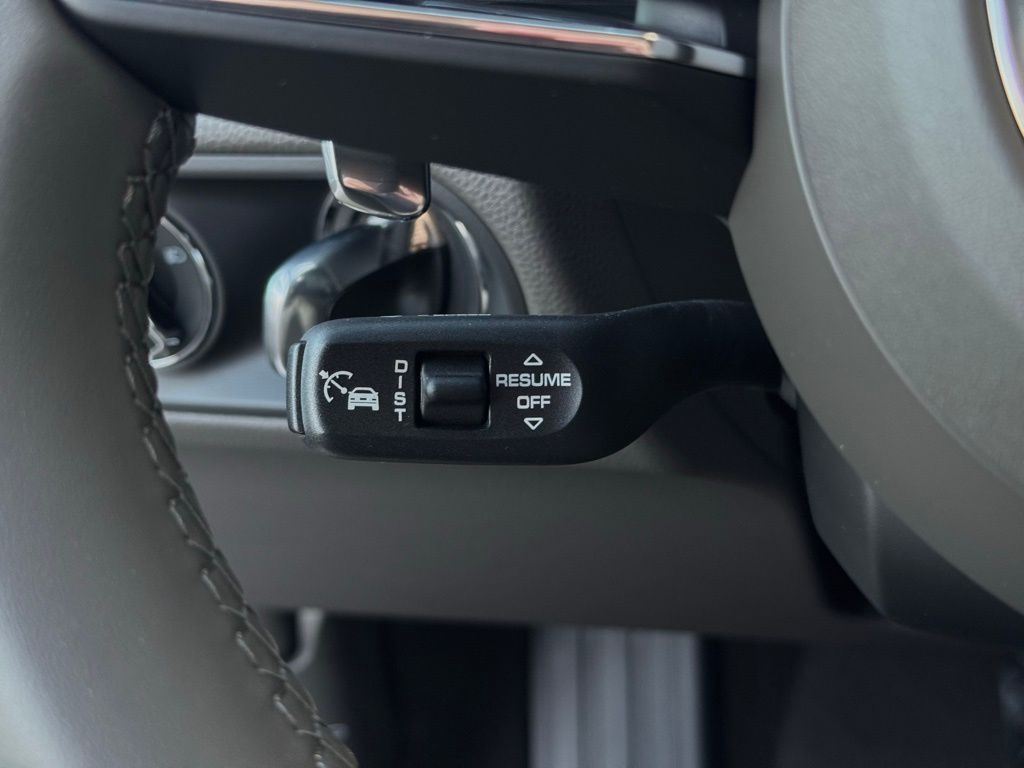 Used 2026  Porsche  image 32