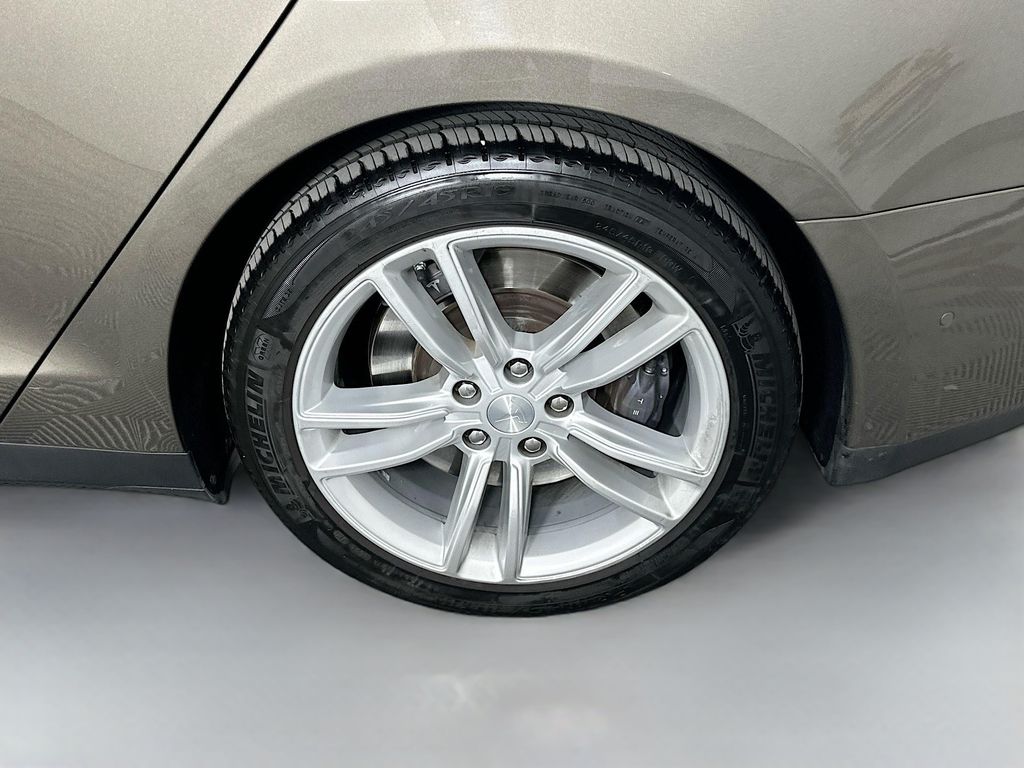 2015 Tesla Model S  28