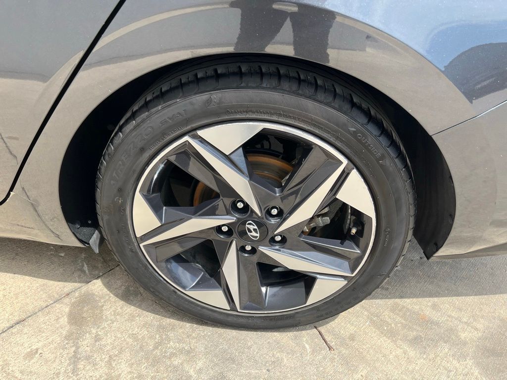 Used Car 2021 Hyundai Elantra  Limited For Sale Under $25,000 In Georgetown, Texas