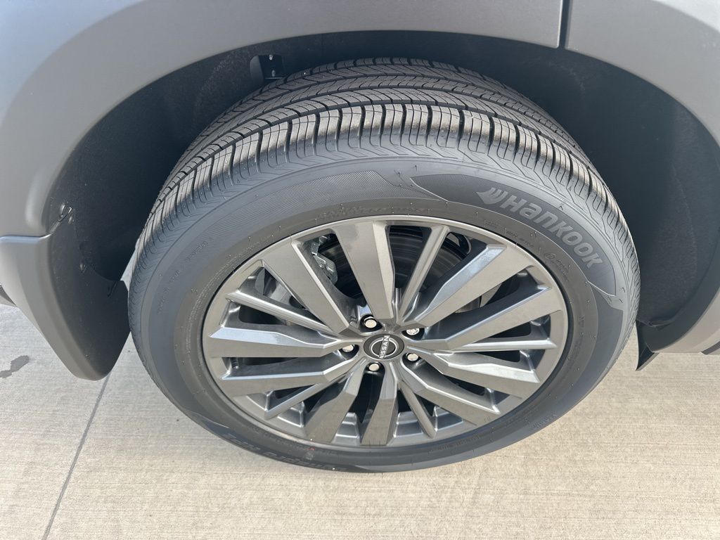 2025 Everest White Pearl Tricoat Nissan Pathfinder SL FWD SUV