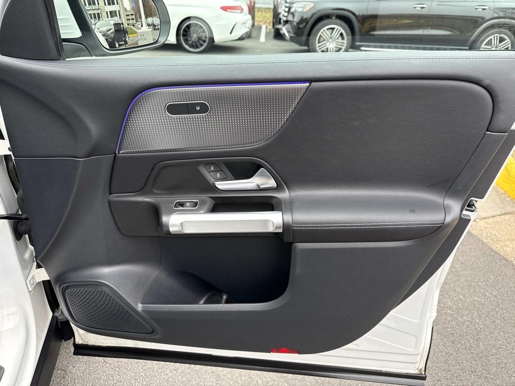 Thumbnail: 2022 Mercedes-Benz GLB - 20