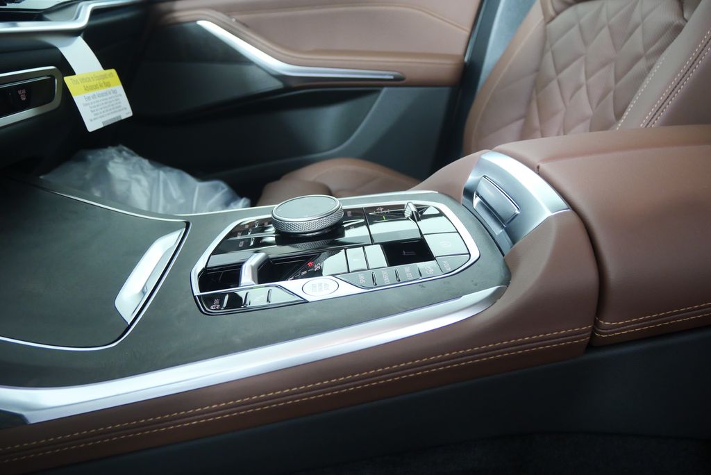 Thumbnail: 2026 BMW X7 - 23