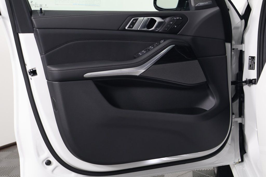 Thumbnail: 2026 BMW X7 - 8