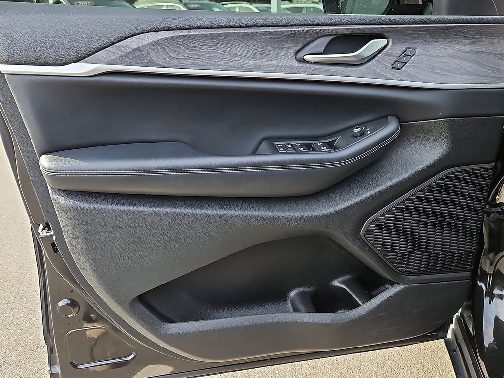 Thumbnail: 2023 Jeep Grand Cherokee L - 14