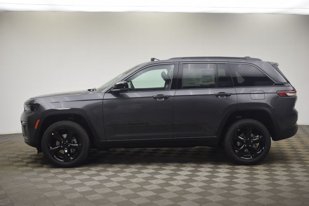 new 2026 Jeep Grand Cherokee car, priced at $41,920