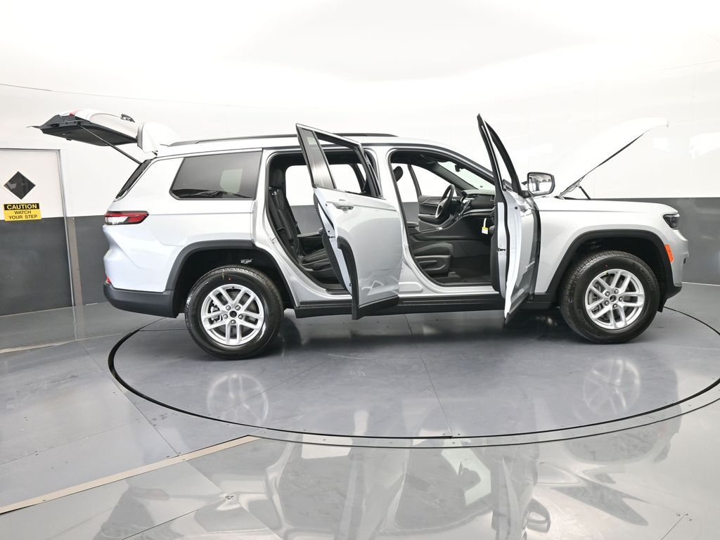 New 2026 Silver Zynith Jeep Laredo image 67