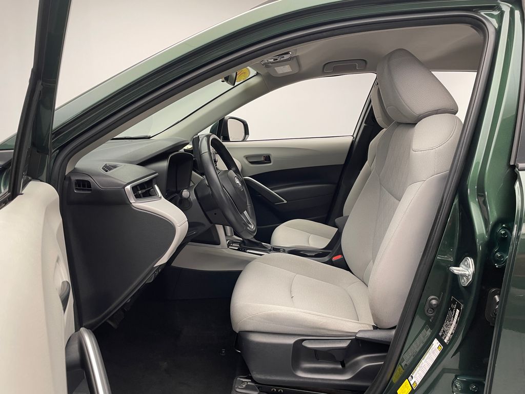 2022 Toyota Corolla Cross LE 12
