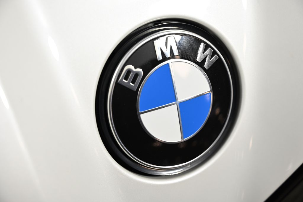 Thumbnail: 2026 BMW iX - 13