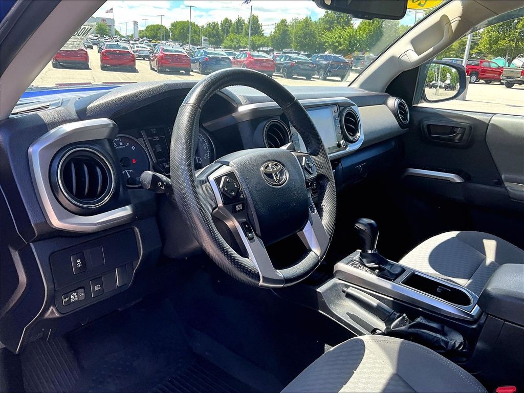 2023 Toyota Tacoma — photo 8