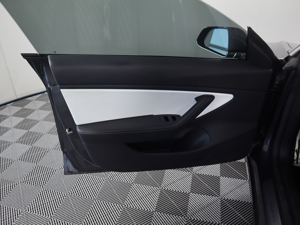 Thumbnail: 2019 Tesla Model 3 - 25