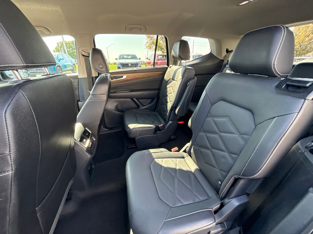 2024 Volkswagen Atlas 2.0T SE w/Technology Black at South Hills CDJR