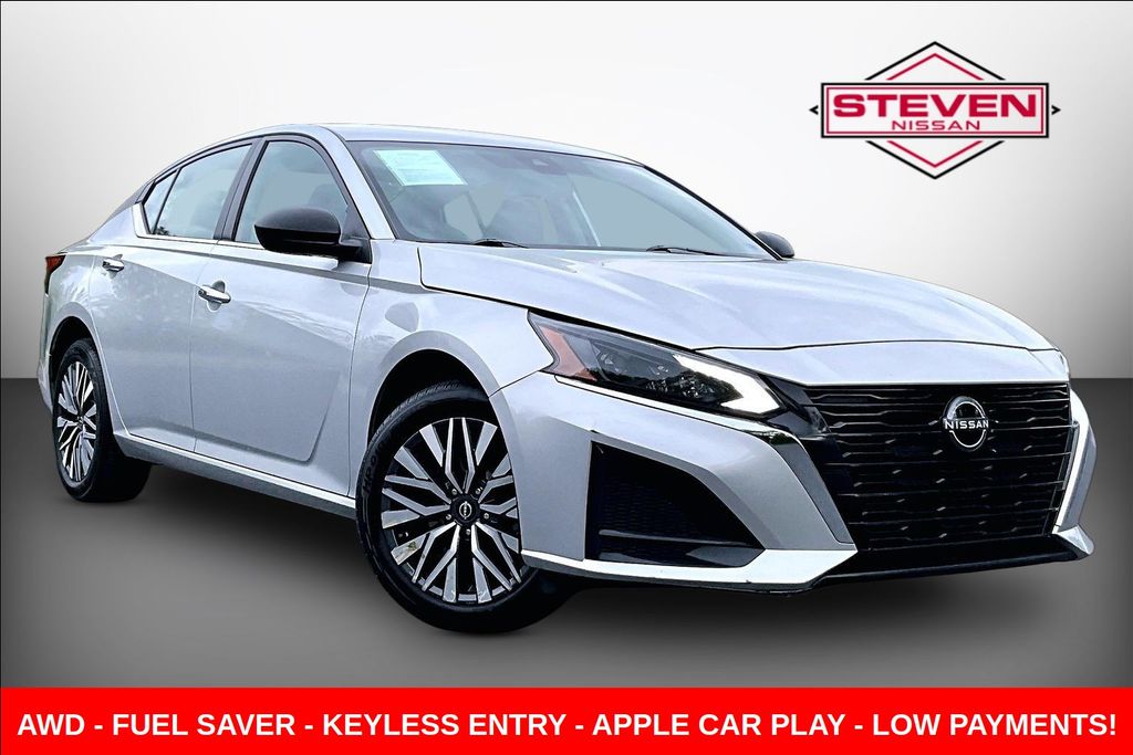 Brilliant Silver Metallic 2024 Nissan Altima Sedan All-Wheel Drive Continuously Variable Transmission