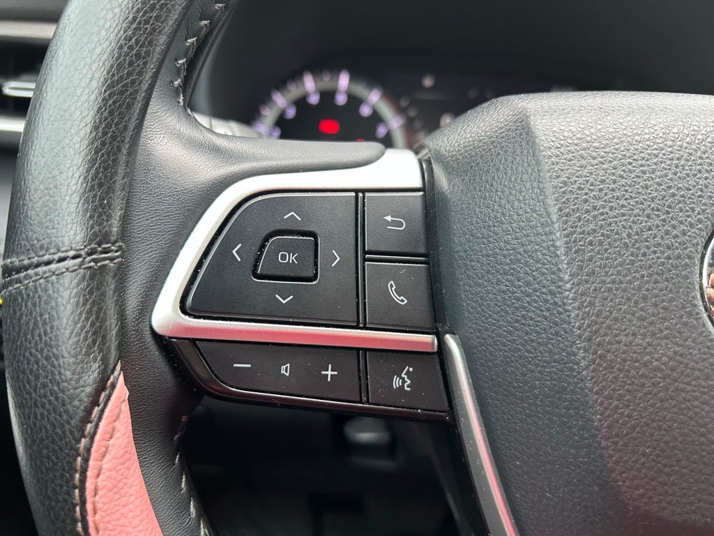 2023 Toyota Highlander LE 20