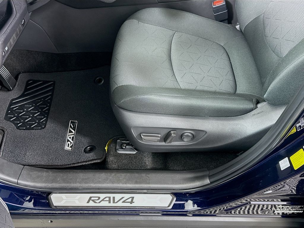 Thumbnail: 2025 Toyota RAV4 - 19