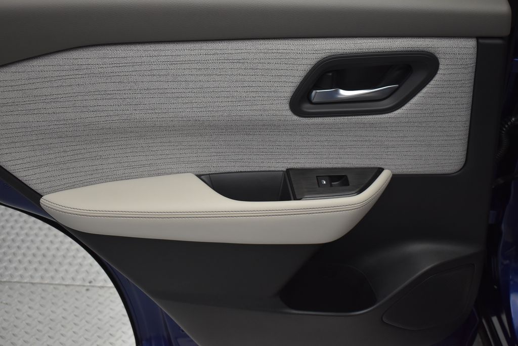 Thumbnail: 2023 Nissan Rogue - 32