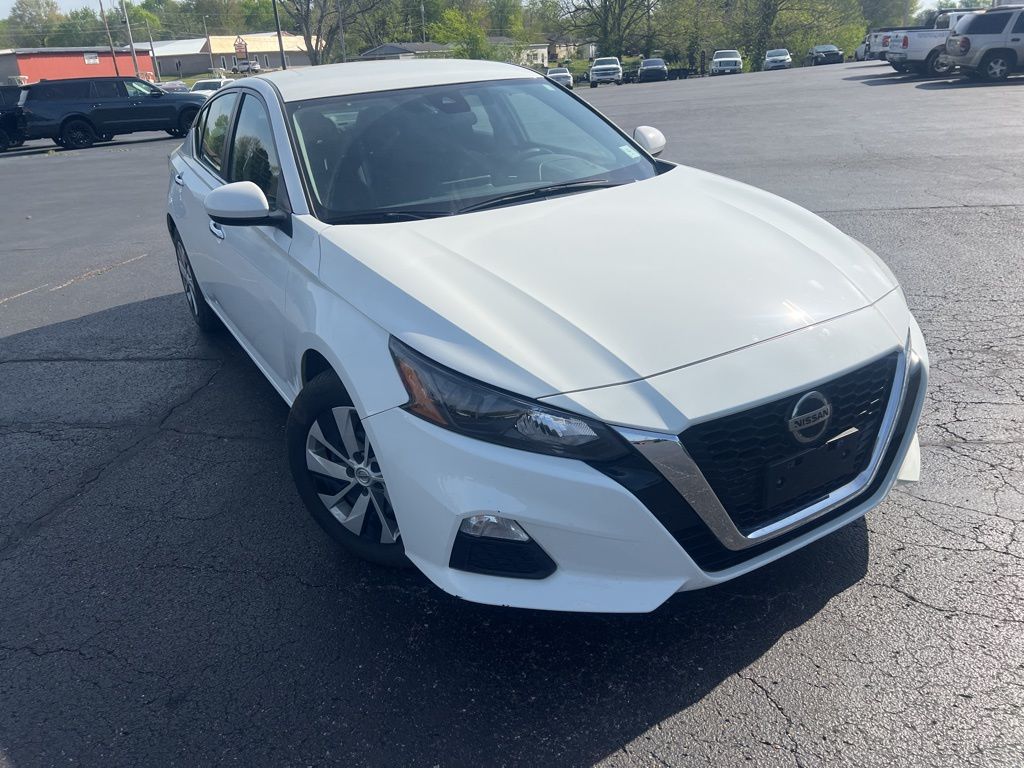 Glacier White 2022 Nissan Altima 2.5 S FWD Sedan Front-Wheel Drive Continuously Variable Transmission