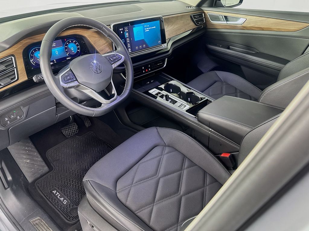 Used Car 2024 Volkswagen Atlas  2.0t Se W/technology For Sale Under $35,000 In Austin, Texas