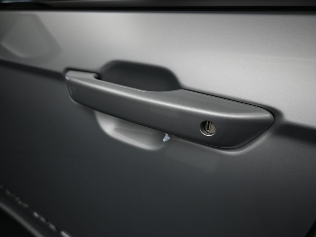 Used 2024 Silver Zynith Jeep Overland image 41