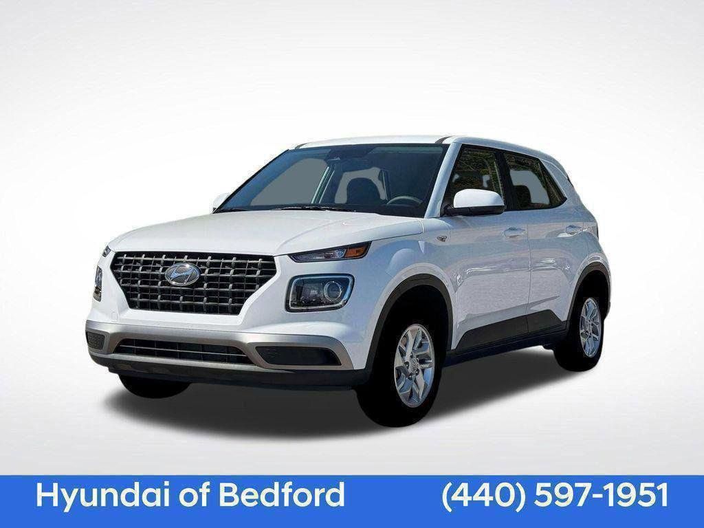 Lunar White 2026 Hyundai Venue SE FWD SUV / Crossover Front-Wheel Drive Continuously Variable Transmission