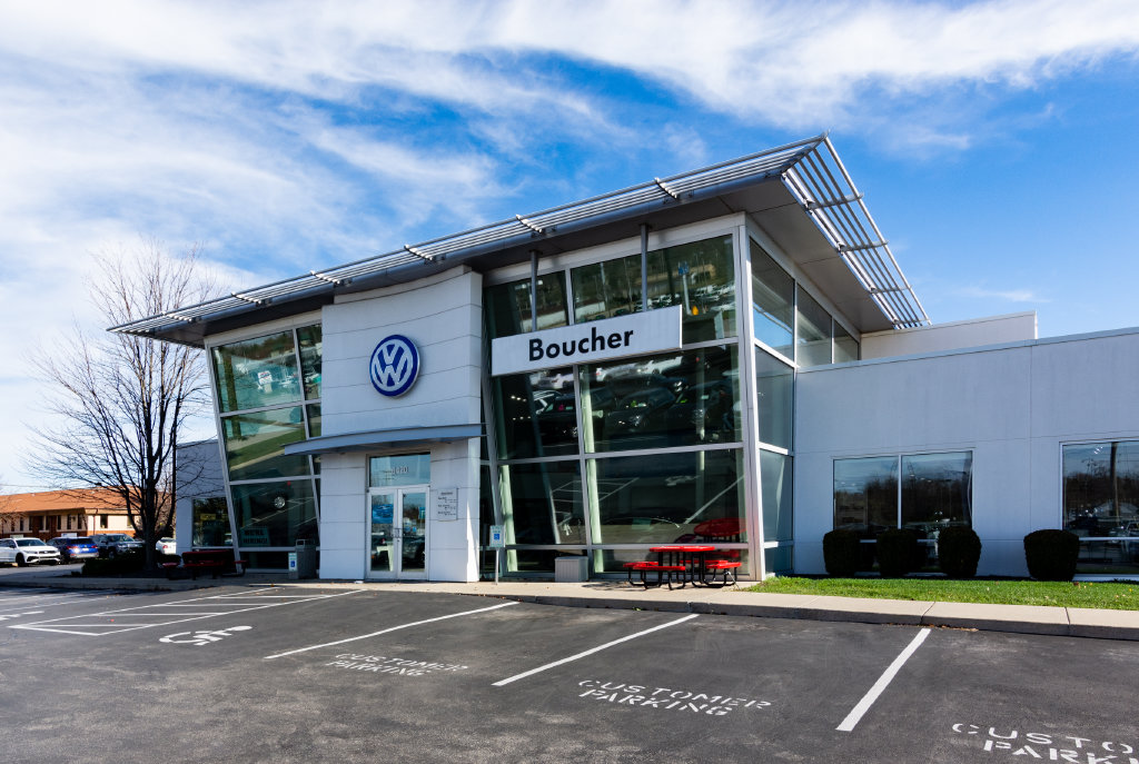 New 2027 Sacramento Green Metallic Volkswagen SEL Premium R-Line image 4