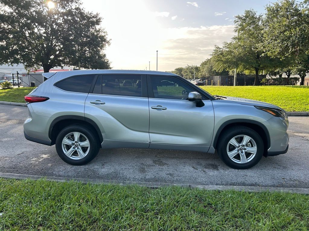 Thumbnail: 2023 Toyota Highlander - 6