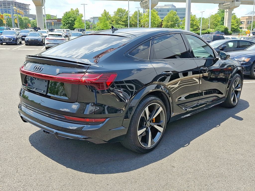 Thumbnail: 2022 Audi e-tron S - 4