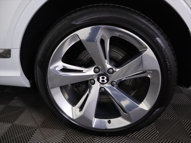 Thumbnail: 2025 Bentley Bentayga - 32