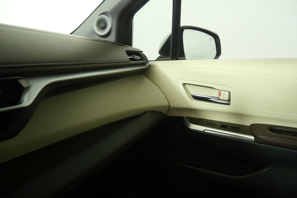 Thumbnail: 2022 Toyota Sienna - 31