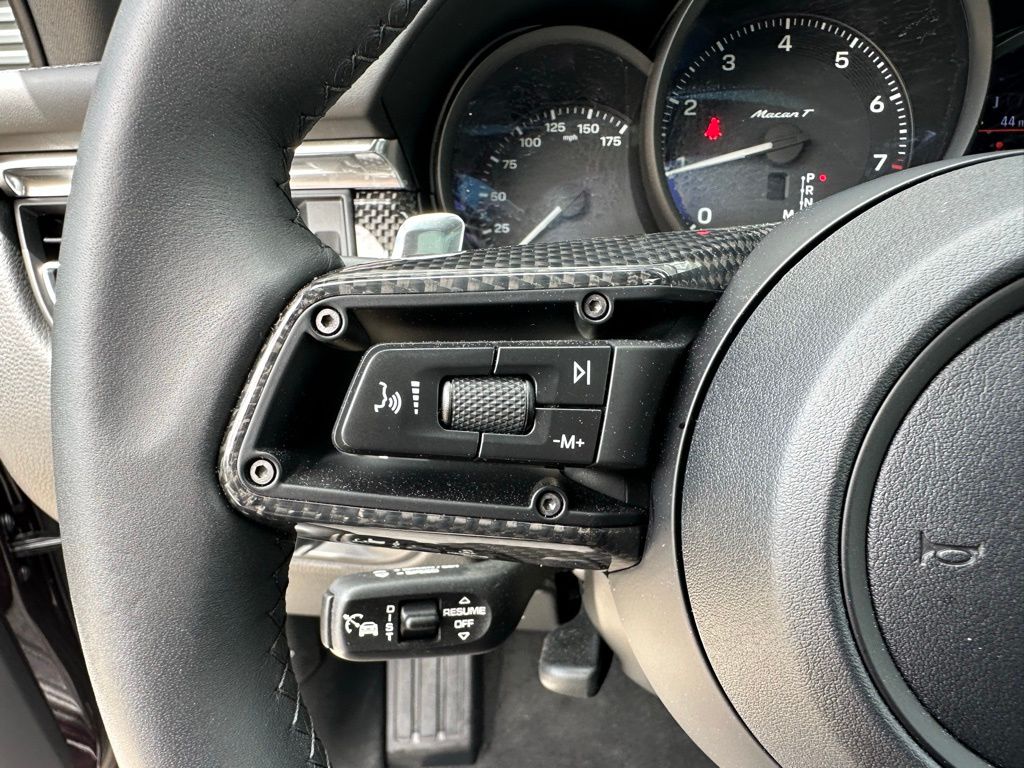 Thumbnail: 2026 Porsche Macan - 18