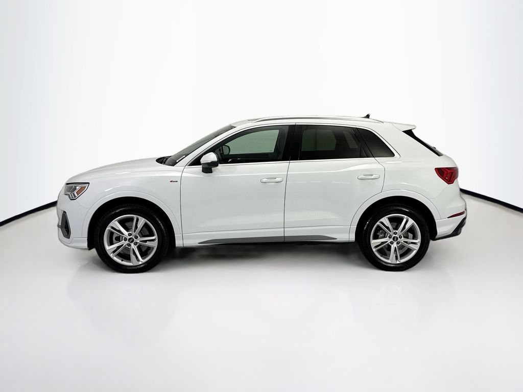 Thumbnail: 2022 Audi Q3 - 8