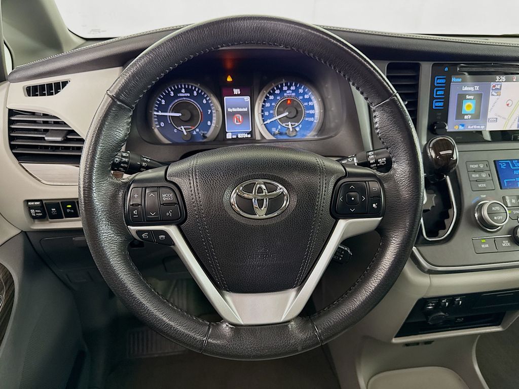 Thumbnail: 2017 Toyota Sienna - 11
