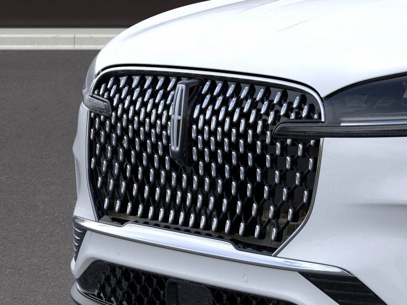 Thumbnail: 2025 Lincoln Aviator - 17