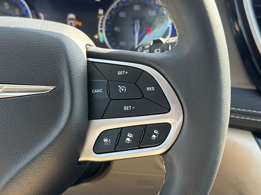 Used 2023 Chrysler Pacifica Van