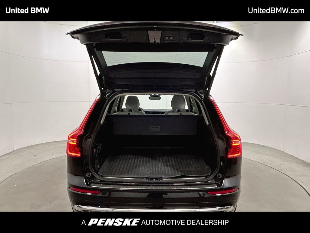 Thumbnail: 2022 Volvo XC60 - 22