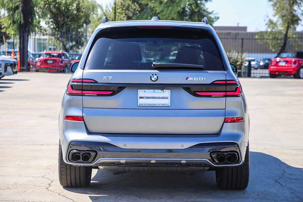 2025 BMW X7 M60i 7