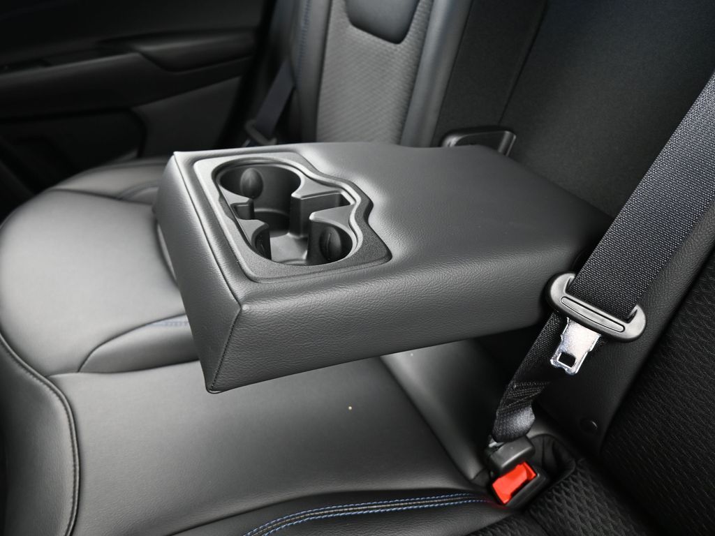 New 2026 Diamond Black Crystal Pearlcoat Jeep Latitude image 31