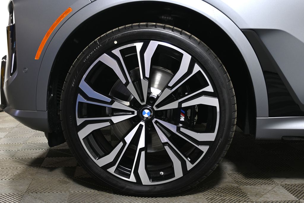 Thumbnail: 2026 BMW X7 - 12