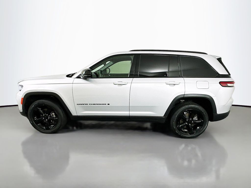 Thumbnail: 2024 Jeep Grand Cherokee - 8