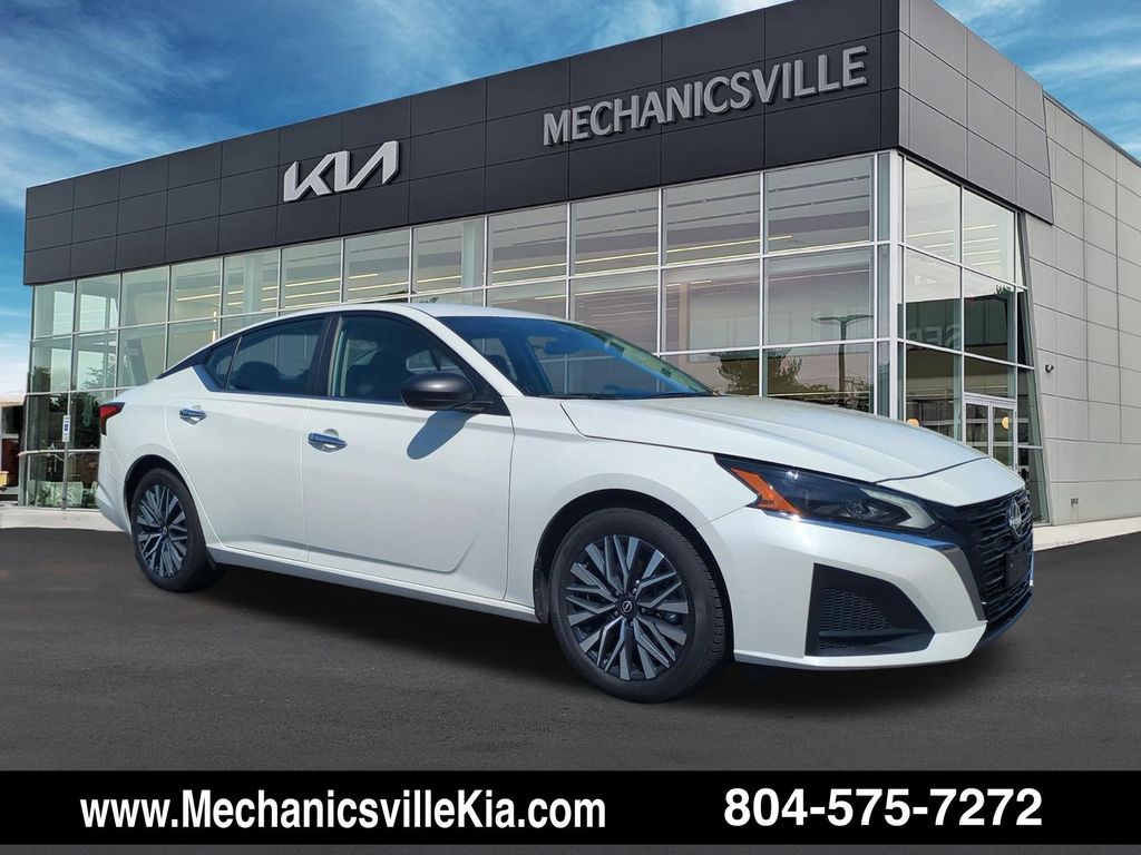 Pearl White Tricoat 2025 Nissan Altima 2.5 SV FWD Sedan Front-Wheel Drive Continuously Variable Transmission