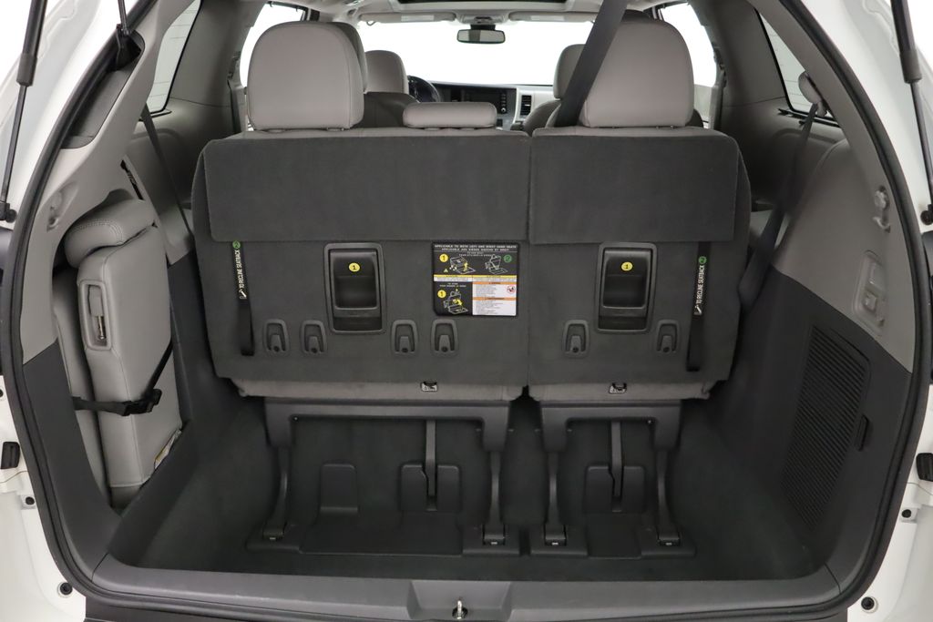 Thumbnail: 2020 Toyota Sienna - 21